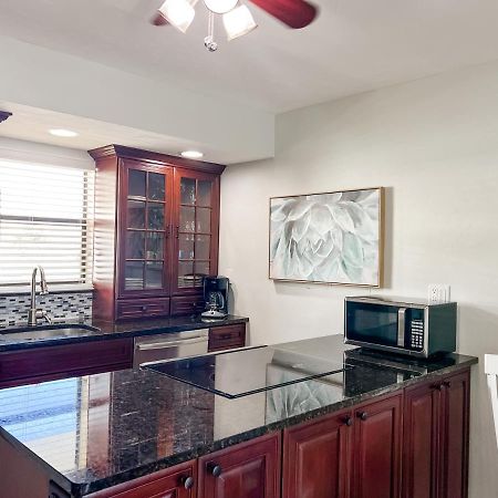 Knot A Care Remodeled Direct Water Access Condo With Ocean And Pool Views Now Sleeps Six Marco Island Exterior photo
