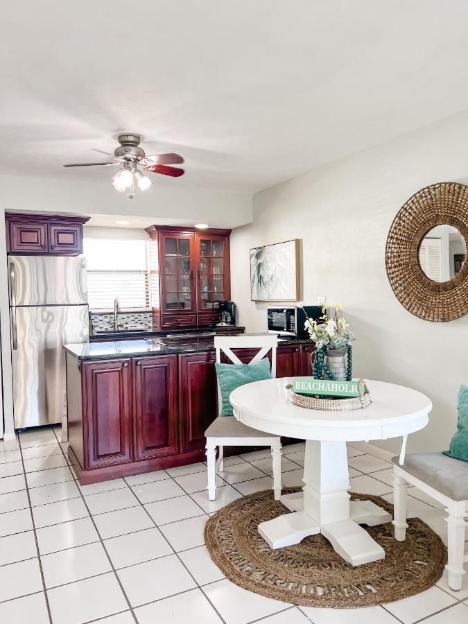 Knot A Care Remodeled Direct Water Access Condo With Ocean And Pool Views Now Sleeps Six Marco Island Exterior photo