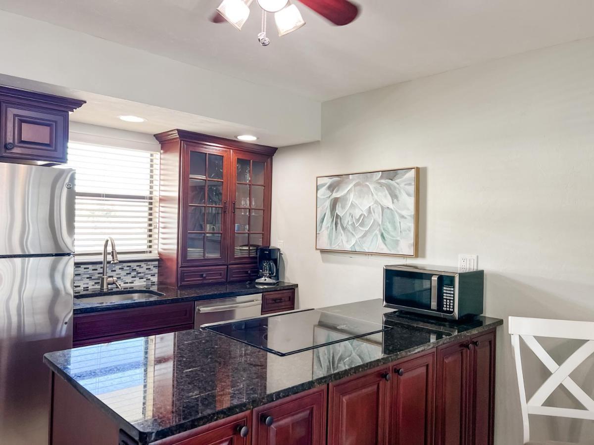 Knot A Care Remodeled Direct Water Access Condo With Ocean And Pool Views Now Sleeps Six Marco Island Exterior photo