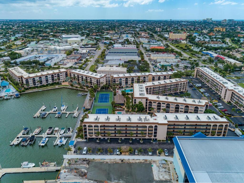 Knot A Care Remodeled Direct Water Access Condo With Ocean And Pool Views Now Sleeps Six Marco Island Exterior photo