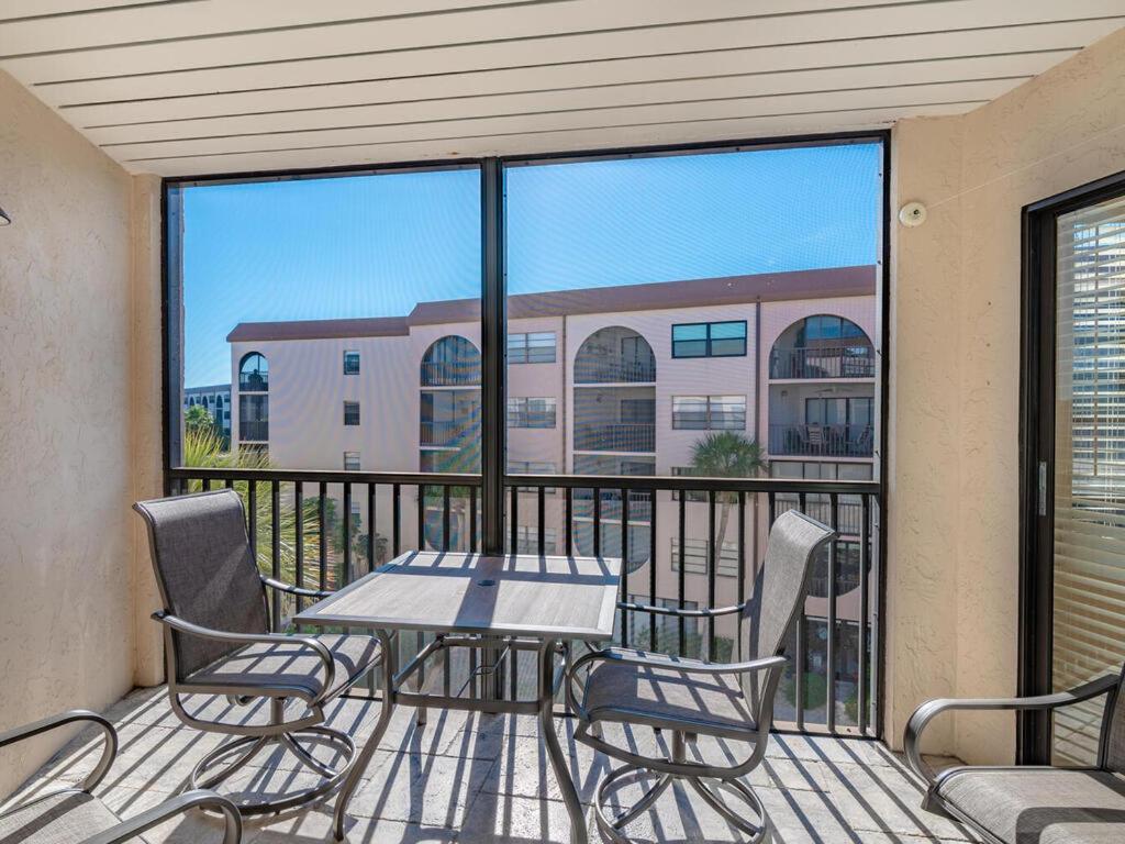 Knot A Care Remodeled Direct Water Access Condo With Ocean And Pool Views Now Sleeps Six Marco Island Exterior photo